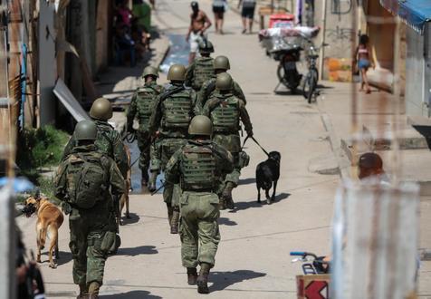 Militarización de favelas en Rio de Janeiro (foto: ANSA)