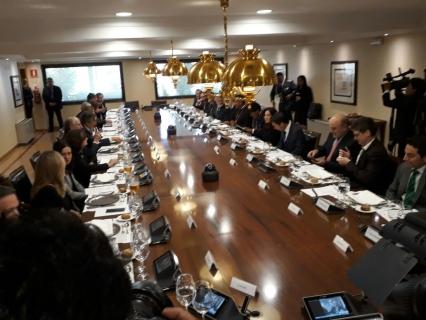 Morales junto a empresarios españoles en Madrid, ayer