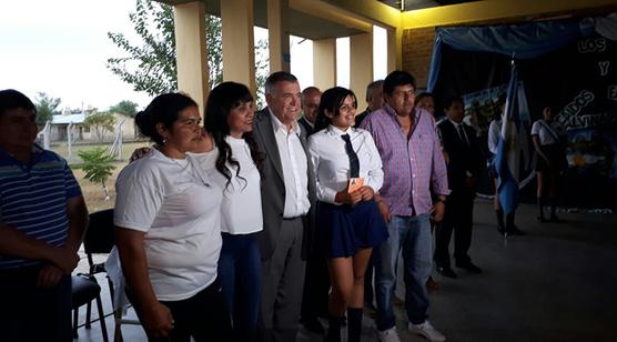 Jaldo junto a estudiantes