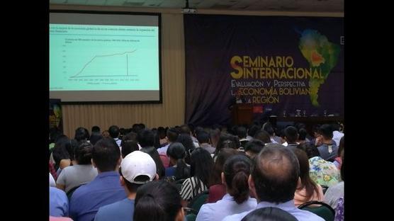 Los expositores evalúan los claroscuros de la economía nacional y de la región