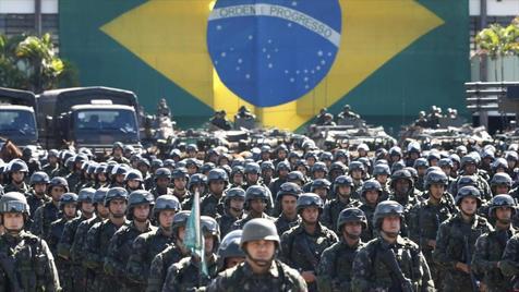 Desfile militiar durante la dictadura