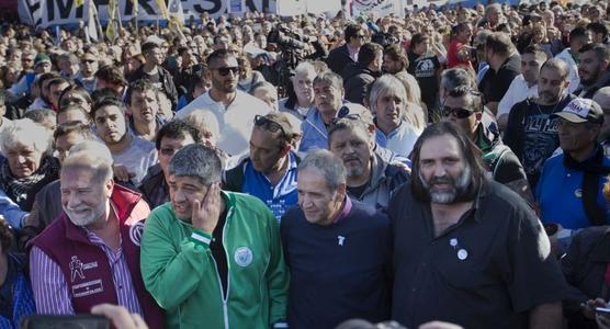 Los dirigentes sindicales que encabezaron el acto