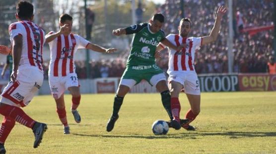 Santo no pudo con Sarmiento