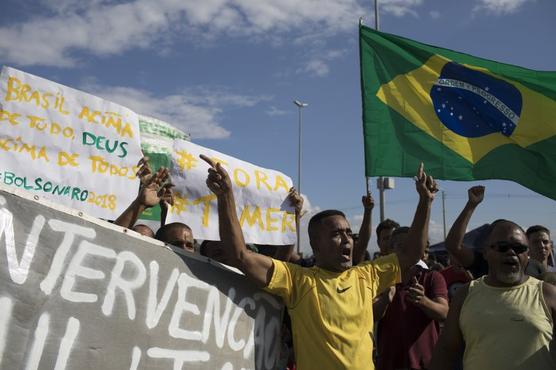 Camioneros corean "fora Temer"