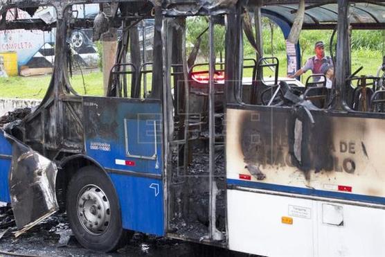 Buses incendiados en plena calle