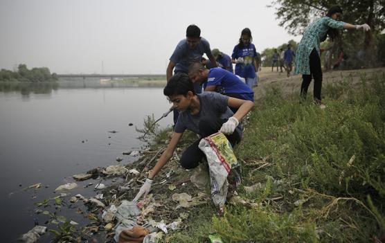 Se debe retirar todo el plástico en los cursos de agua