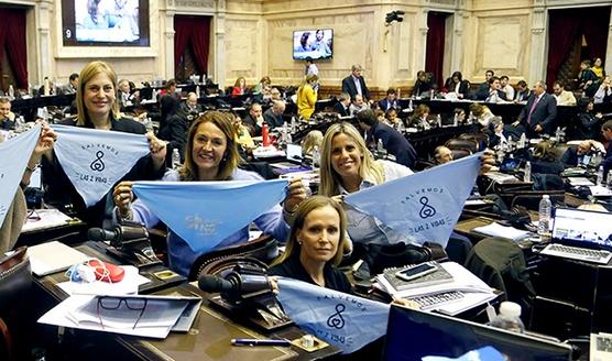 Diputadas en debate