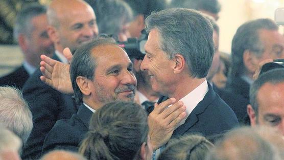 Caputo junto a Macri