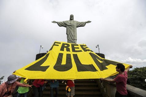 Seguidores de Lula en el Cristo Redentor