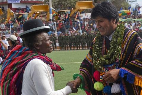 Evo con mujer afroboliviana