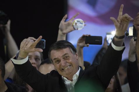 Jair Bolsonaro en un acto de campaña (foto: ANSA)