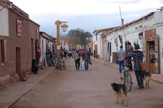 Escsea el agua en San Pedro de Atacama