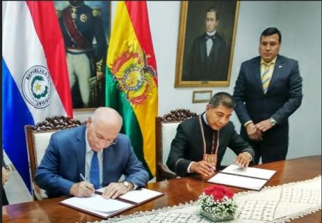 Fernando Huanacuni y Fernando Loizaga, ayer en Asunción 