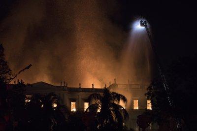 El incendio en la noche de Rio