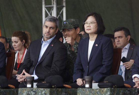 Tsai Ing-wen y Mario Abdo en Taiwan