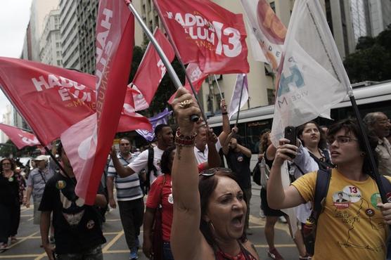 Simpatizantes de Fernando Haddad, ayer en Rio