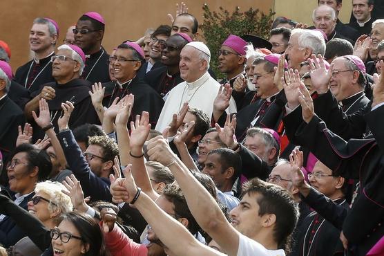 Francisco junto a los obispos convocados a Roma