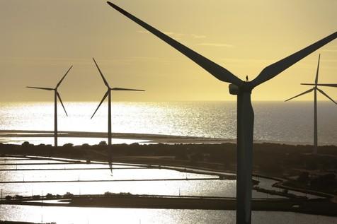 Un atardecer en el parque eólico de Rio Grande do Norte, el más grande de Brasil (foto: Ansa)