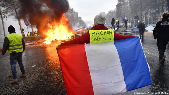 Piden la renuncia de Macron