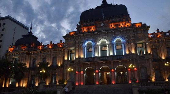 Casa de Gobierno de rojo por el Día de la Lucha contra el IVH