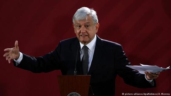 AMLO durante su anuncio