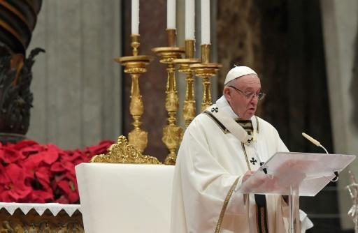 Francisco celebrando la misa de Navidad