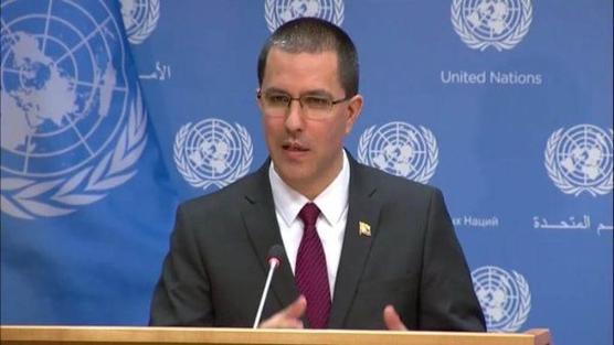 Arreaza atiende a los periodistas, ayer en la ONU