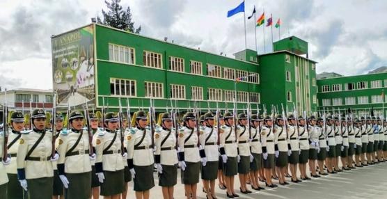 Mujeres integradas a la Policía boliviana