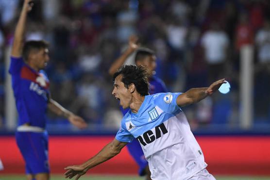 Augusto Solari festejando su gol