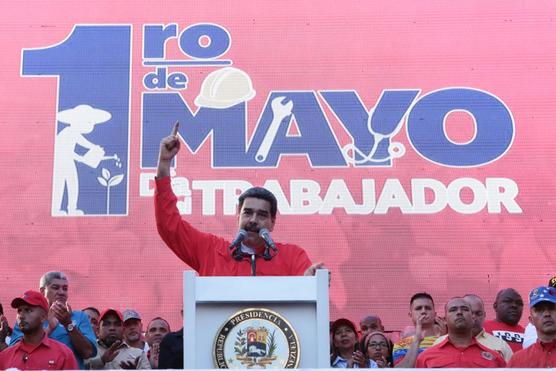 Maduro ante una multitud