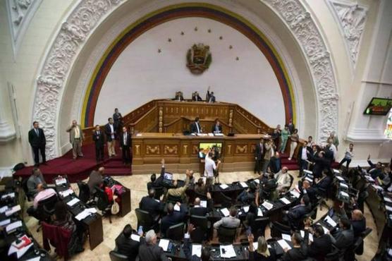 También se debate en la  Asamblea Nacional Constituyente (ANC)