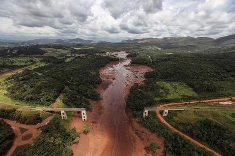 Dique colapsado de Brumadinho. Otra tragedia similar puede ocurrir este fin de semana (foto: Ansa)