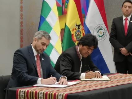 Morales y Mario Abdo Benítez , ayer en La Paz