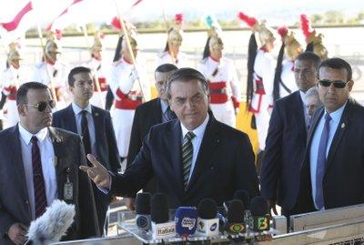 Bolsonaro ante la prensa, ayer en Brasilia