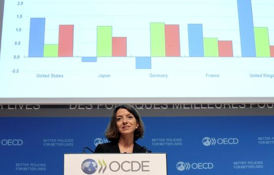 Laurence Boone, economista jefa de la OCDE, durante una rueda de prensa 