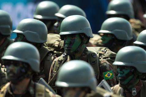 Militares brasileños (foto: ANSA)