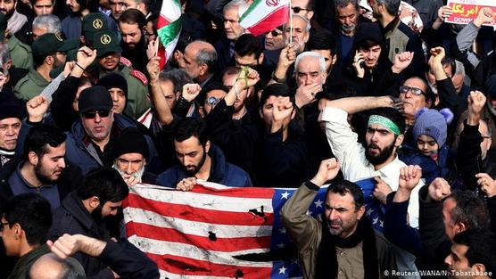 Manifestantes asisten a una protesta en contra de la muerte de Soleimani en Teherán.