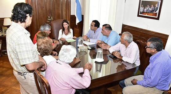 Reunión del gobierno con el frente de gremios estatales