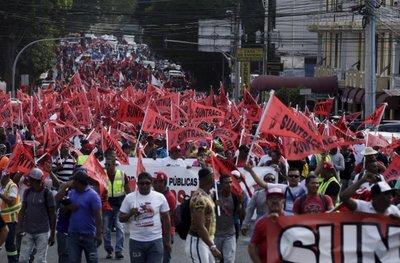Trabajadores desocupados de Panamá protestan contra la patria financiera