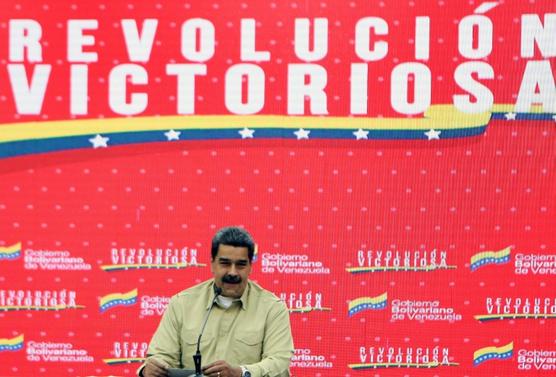 Nicolás Maduro, durante una reunión con gobernadores y alcaldes en Caracas, ayer