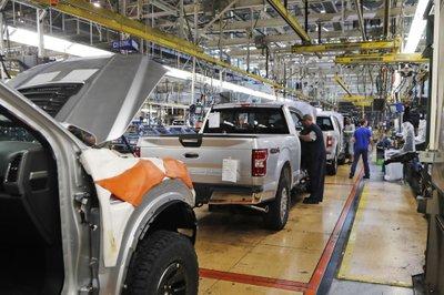 Una fábrica de Ford que ensambla camionetas F-150 en Dearborn, Michigan