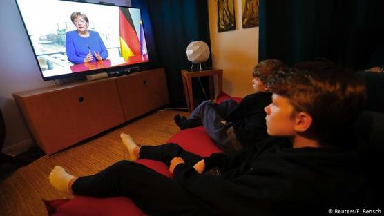 Merkel en la tv del living berilnés