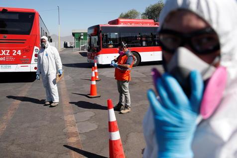 Controles en autovías de la periferia de Santiago de Chile (foto: ANSA)