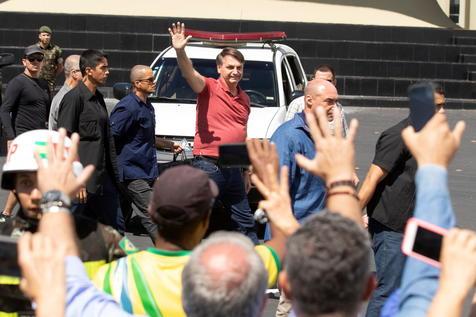 Jair Bolsonaro en las calles de Brasilia (foto: ANSA)