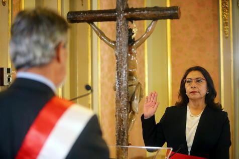 Ocho mujeres en el gabinete de Sagasti (foto: EPA)