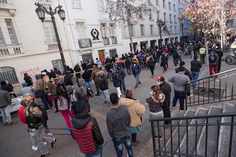 Retiro de pensiones por crisis en Chile (foto: EPA)