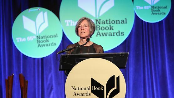 Louise Glûck ganó el Premio Nobel por la expresividad de sus poemas.