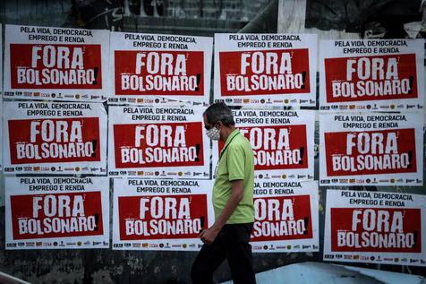 Emblemáticos carteles en una calle de San Pablo (foto: ANSA)