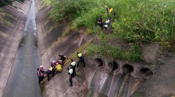 El rescate de la victima que sufrió un asalto