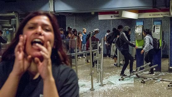 Las manifestaciones sociales comenzaron luego que los estudiantes secundarios llamaron a evadir el pago del subte.